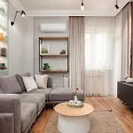 Brand New 2 Bdr Luxury In Centre Appartamento