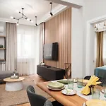 Brand New 2 Bdr Luxury In Centre Appartement *