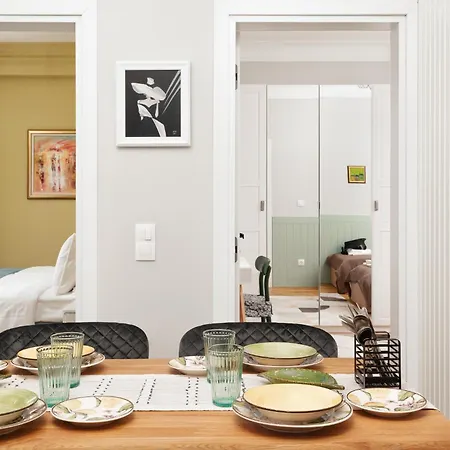 Brand New 2 Bdr Luxury In Centre 아파트