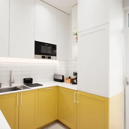 Brand New 2 Bdr Luxury In Centre Apartamento