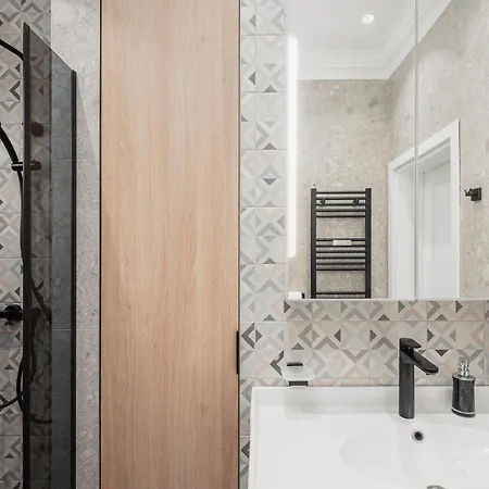 Brand New 2 Bdr Luxury In Centre 아파트 소피아