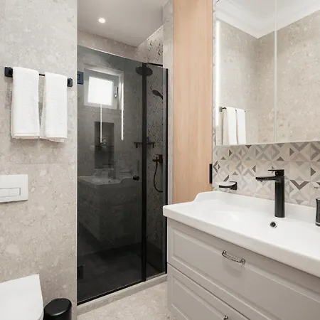 Brand New 2 Bdr Luxury In Centre * Sofie