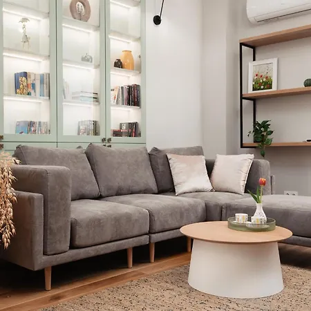 Brand New 2 Bdr Luxury In Centre 아파트