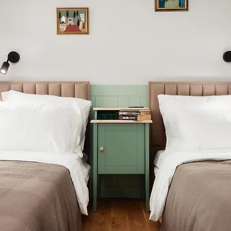 Brand New 2 Bdr Luxury In Centre Apartmán