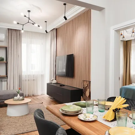 Brand New 2 Bdr Luxury In Centre Apartamento *