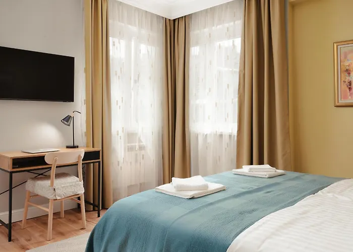 Brand New 2 Bdr Luxury In Centre *