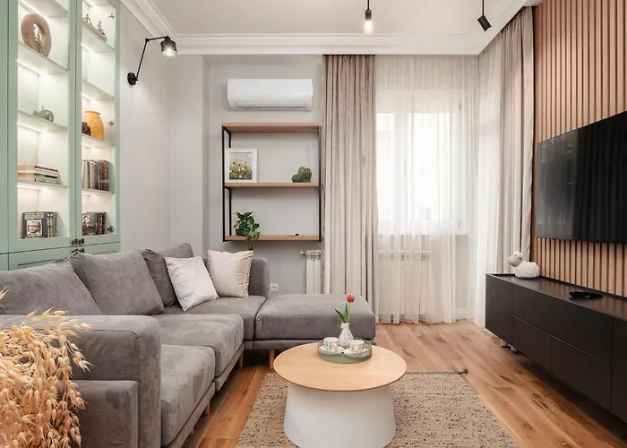 Brand New 2 Bdr Luxury In Centre Lägenhet