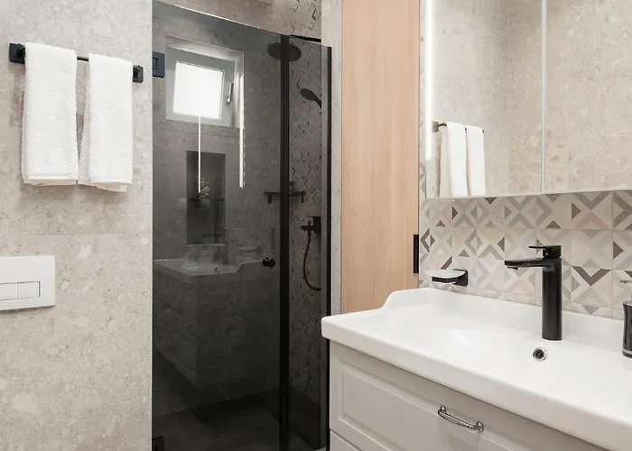 Brand New 2 Bdr Luxury In Centre * София