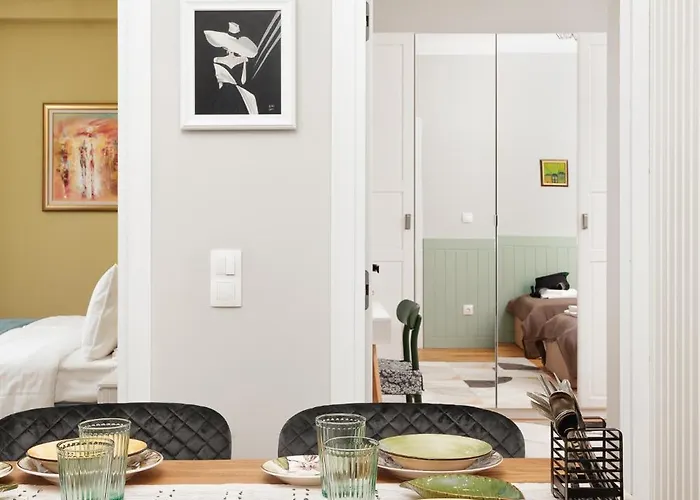 Brand New 2 Bdr Luxury In Centre Apartment