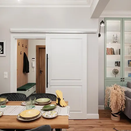 Brand New 2 Bdr Luxury In Centre