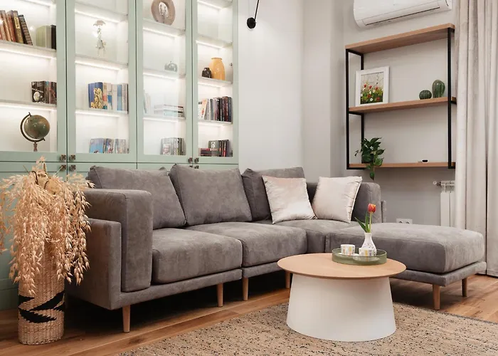 Brand New 2 Bdr Luxury In Centre Apartment